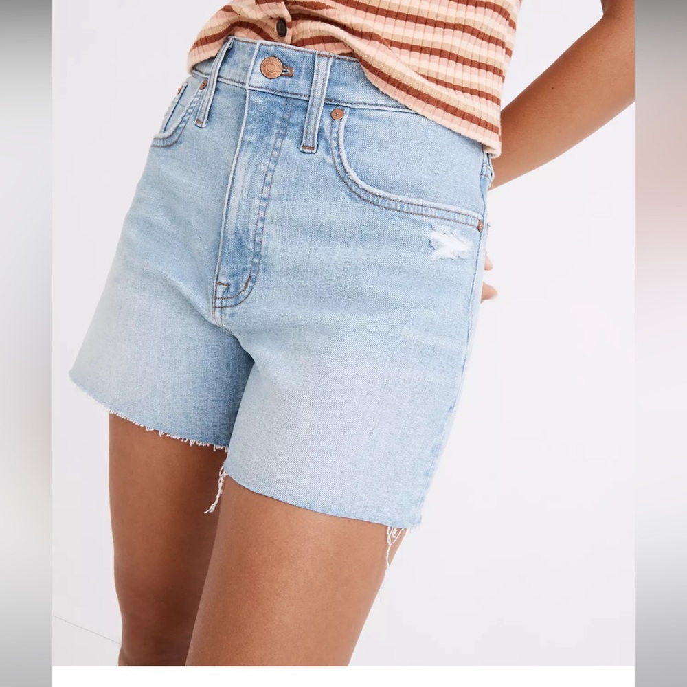 Madewell High-Rise Shorts in Littleton Wash. Size 27. 10 1/2” rise, 4” inseam.
